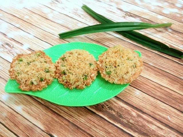 https://storage.googleapis.com/onelife-public/blog.onelife.vn/2021/10/cach-lam-com-chay-cha-bong-gion-thom-mon-an-sang-571518560452.jpg