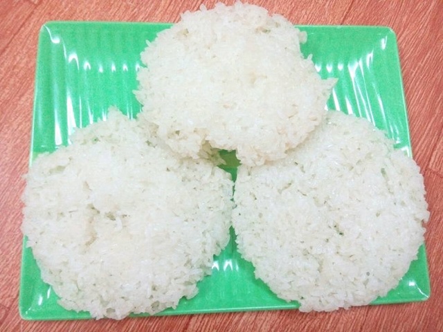 https://storage.googleapis.com/onelife-public/blog.onelife.vn/2021/10/cach-lam-com-chay-cha-bong-gion-thom-mon-an-sang-982952699697.jpg