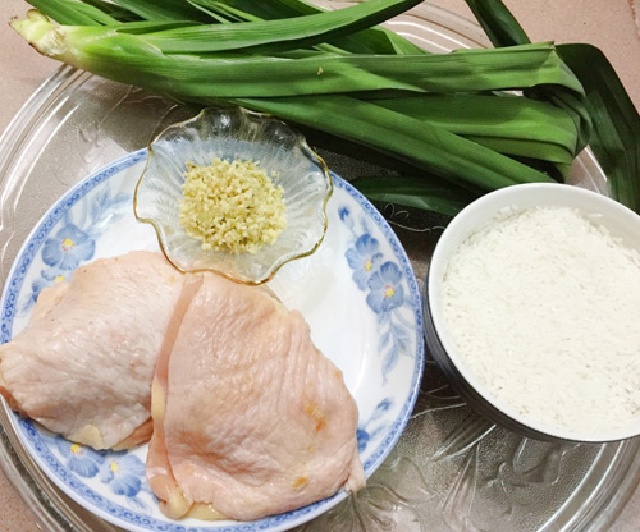 https://storage.googleapis.com/onelife-public/blog.onelife.vn/2021/10/cach-lam-com-ga-la-dua-mon-an-sang-479144620640.jpg