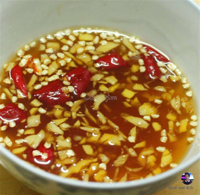 https://storage.googleapis.com/onelife-public/blog.onelife.vn/2021/10/cach-lam-com-ga-luoc-mon-an-sang-428187483070.jpg