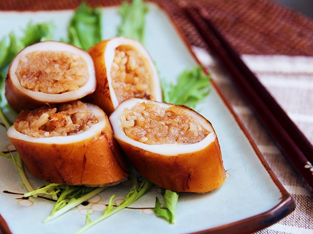 https://storage.googleapis.com/onelife-public/blog.onelife.vn/2021/10/cach-lam-muc-nhoi-com-rang-mon-chinh-562592755022.jpg