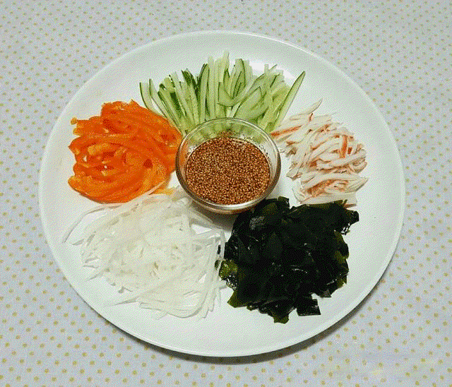 https://storage.googleapis.com/onelife-public/blog.onelife.vn/2021/10/cach-lam-nom-rong-bien-mon-chinh-304885831310.gif