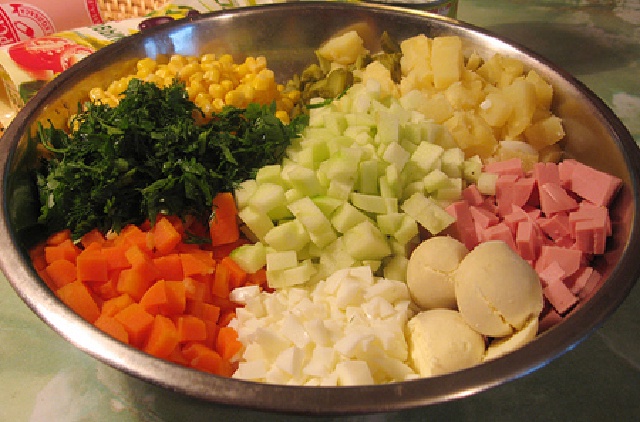 https://storage.googleapis.com/onelife-public/blog.onelife.vn/2021/10/cach-lam-salad-nga-djung-chuan-mon-khai-vi-405065544963.jpeg