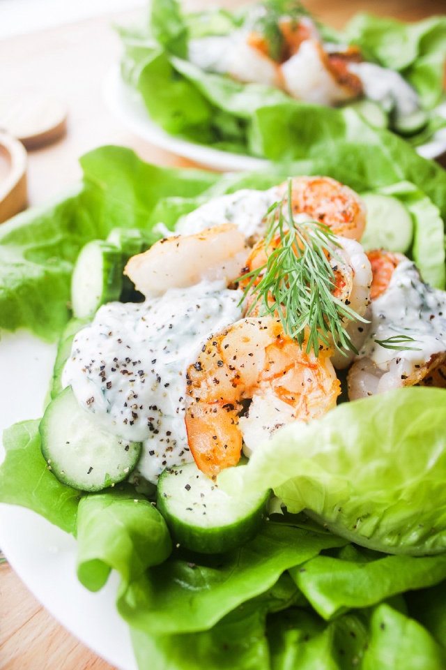 https://storage.googleapis.com/onelife-public/blog.onelife.vn/2021/10/cach-lam-salad-tom-sot-sua-chua-mon-khai-vi-281313673321.jpeg