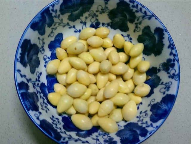 https://storage.googleapis.com/onelife-public/blog.onelife.vn/2021/10/cach-lam-sam-bo-luong-giai-nhiet-mon-trang-mieng-138888582543.jpeg