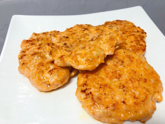 https://storage.googleapis.com/onelife-public/blog.onelife.vn/2021/11/cach-lam-banh-hamburger-ga-banh-banh-ngot-176015868102.jpeg