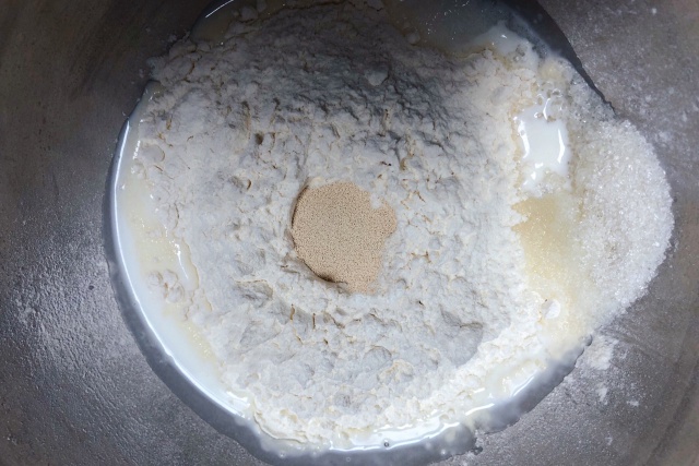 https://storage.googleapis.com/onelife-public/blog.onelife.vn/2021/11/cach-lam-banh-hamburger-ga-banh-banh-ngot-505924798950.jpeg