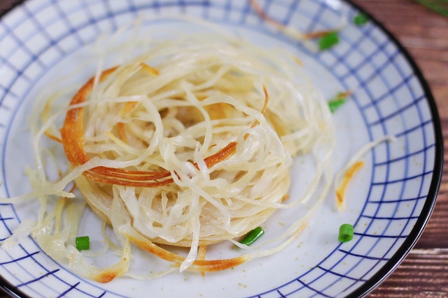 https://storage.googleapis.com/onelife-public/blog.onelife.vn/2021/11/cach-lam-banh-re-chien-banh-banh-ngot-329689976102.jpeg