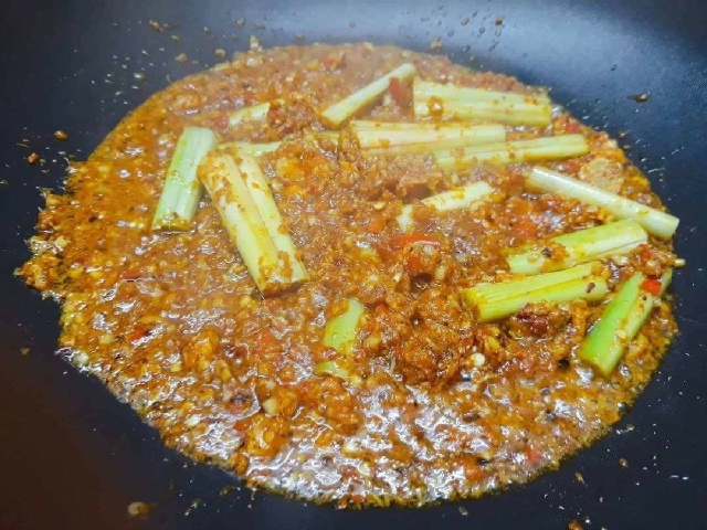 https://storage.googleapis.com/onelife-public/blog.onelife.vn/2021/11/cach-lam-chan-ga-kho-sa-nghe-mon-khai-vi-882935799200.jpeg
