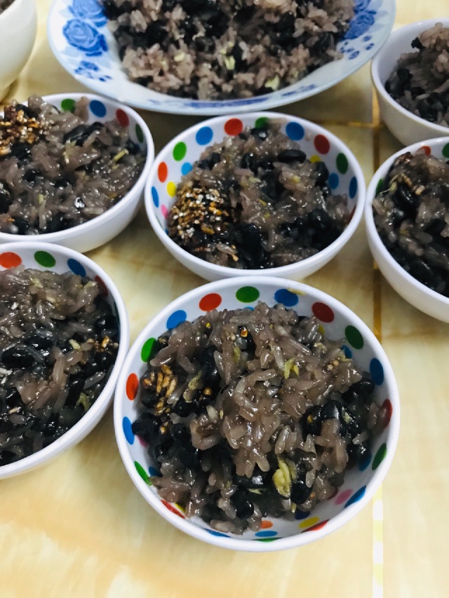 https://storage.googleapis.com/onelife-public/blog.onelife.vn/2021/11/cach-lam-che-xoi-kieu-mien-trung-mon-trang-mieng-873517492936.jpg
