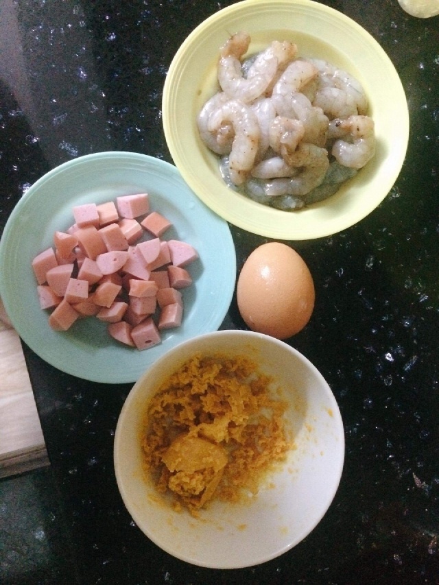 https://storage.googleapis.com/onelife-public/blog.onelife.vn/2021/11/cach-lam-com-chien-tom-va-trung-muoi-mon-chinh-857376721559.jpeg
