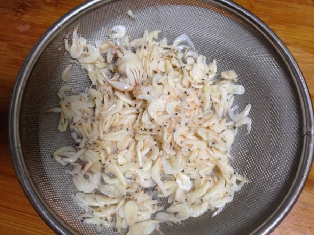 https://storage.googleapis.com/onelife-public/blog.onelife.vn/2021/11/cach-lam-com-chien-trung-tep-kho-va-ot-chuong-mon-an-sang-179521779414.jpg