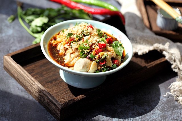 https://storage.googleapis.com/onelife-public/blog.onelife.vn/2021/11/cach-lam-djui-ga-luoc-tron-nuoc-tuong-mon-chinh-536766754810.jpeg
