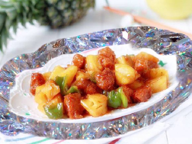 https://storage.googleapis.com/onelife-public/blog.onelife.vn/2021/11/cach-lam-ga-xao-ot-chuong-va-dua-mon-chinh-404064932539.jpeg