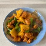 Gà xào ớt chuông và dứa