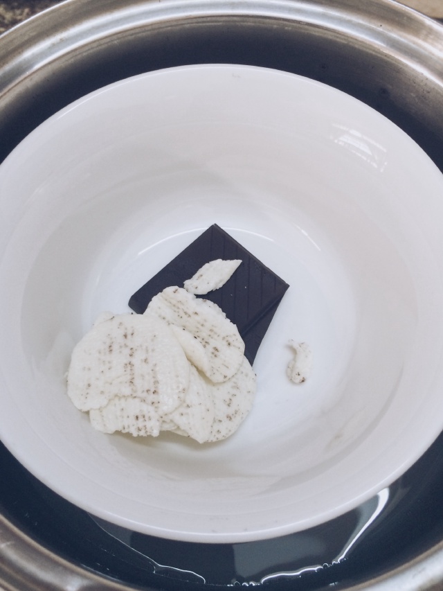 https://storage.googleapis.com/onelife-public/blog.onelife.vn/2021/11/cach-lam-ice-chocolate-oreo-mon-trang-mieng-256773391858.jpeg
