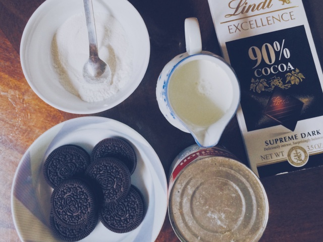 https://storage.googleapis.com/onelife-public/blog.onelife.vn/2021/11/cach-lam-ice-chocolate-oreo-mon-trang-mieng-500694920638.jpeg