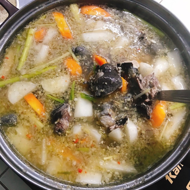 https://storage.googleapis.com/onelife-public/blog.onelife.vn/2021/11/cach-lam-lau-ga-ac-thom-ngon-mon-chinh-704509696285.jpeg