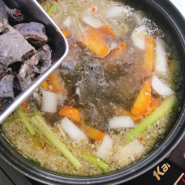 https://storage.googleapis.com/onelife-public/blog.onelife.vn/2021/11/cach-lam-lau-ga-ac-thom-ngon-mon-chinh-760469831448.jpeg