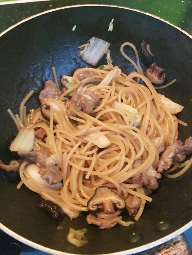 https://storage.googleapis.com/onelife-public/blog.onelife.vn/2021/11/cach-lam-mi-spaghetti-kieu-nhat-mon-an-sang-272620270779.jpeg
