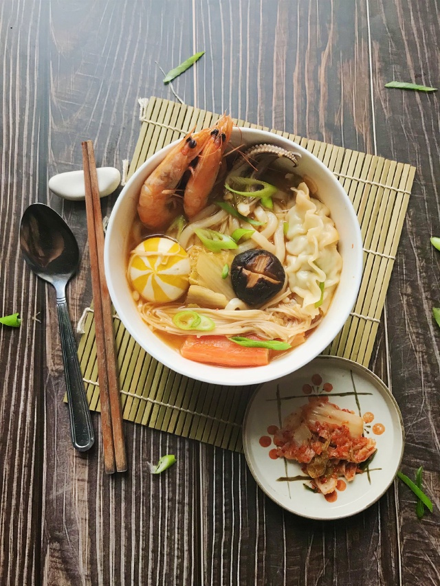 https://storage.googleapis.com/onelife-public/blog.onelife.vn/2021/11/cach-lam-mi-udon-kimchi-hai-san-mon-an-sang-547038262193.jpeg