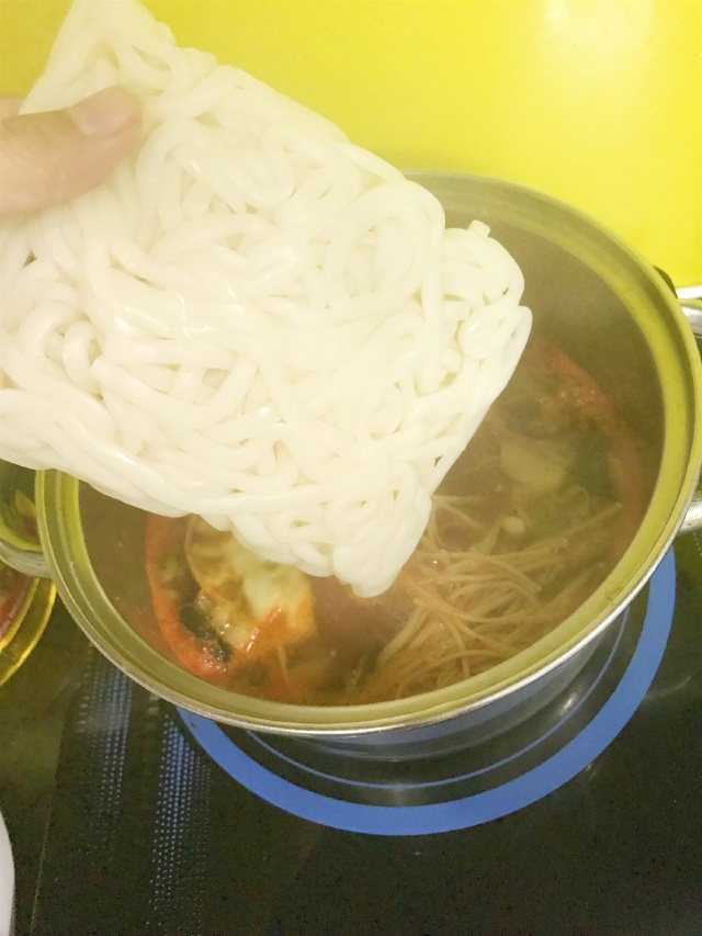 https://storage.googleapis.com/onelife-public/blog.onelife.vn/2021/11/cach-lam-mi-udon-kimchi-hai-san-mon-an-sang-803967659358.jpeg