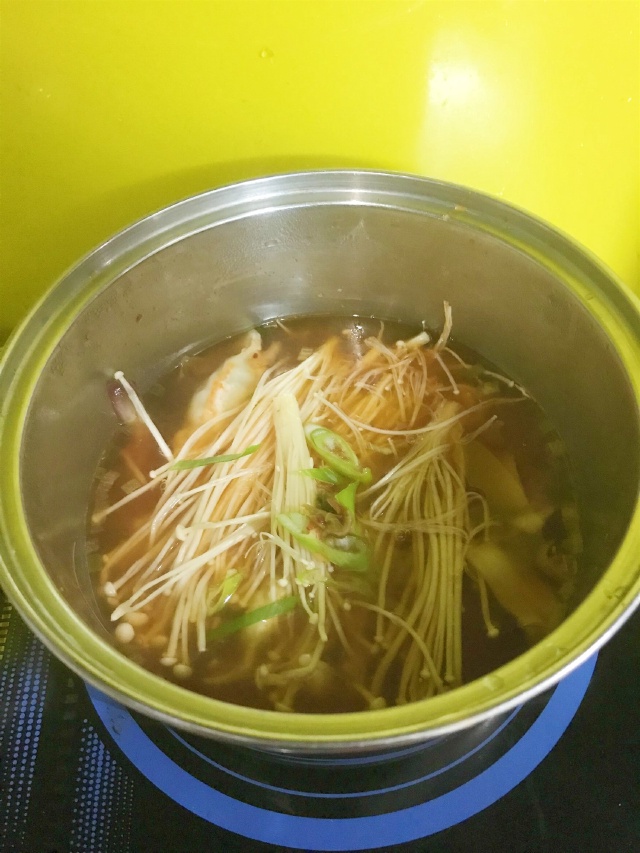https://storage.googleapis.com/onelife-public/blog.onelife.vn/2021/11/cach-lam-mi-udon-kimchi-hai-san-mon-an-sang-810509052329.jpeg