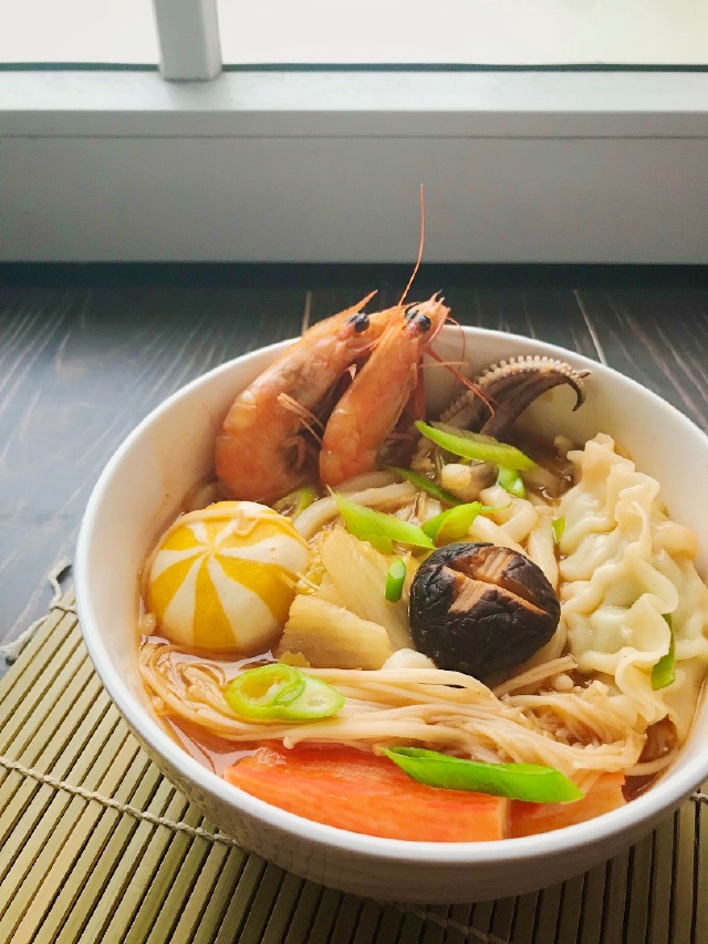 https://storage.googleapis.com/onelife-public/blog.onelife.vn/2021/11/cach-lam-mi-udon-kimchi-hai-san-mon-an-sang-979244555836.jpeg