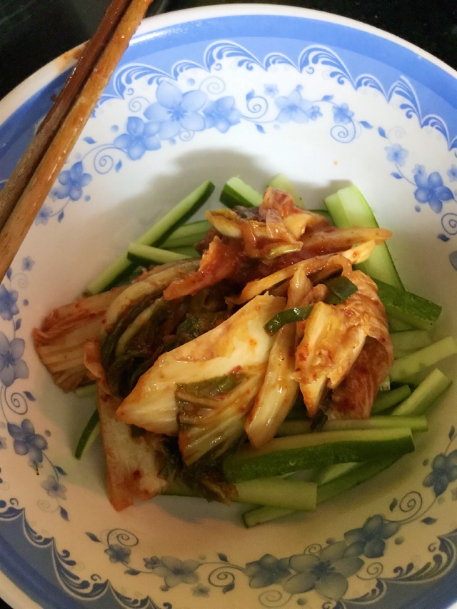 https://storage.googleapis.com/onelife-public/blog.onelife.vn/2021/11/cach-lam-nom-bach-tuoc-kimchi-mon-khai-vi-956252759712.jpeg