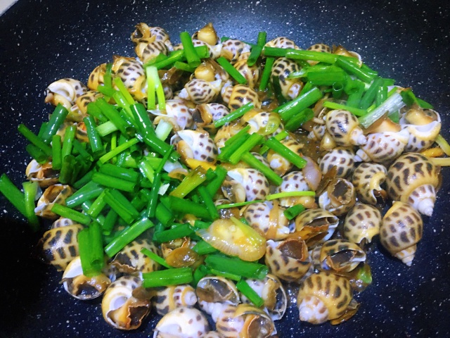 https://storage.googleapis.com/onelife-public/blog.onelife.vn/2021/11/cach-lam-oc-huong-xao-hanh-gung-mon-nhau-387002836370.jpeg