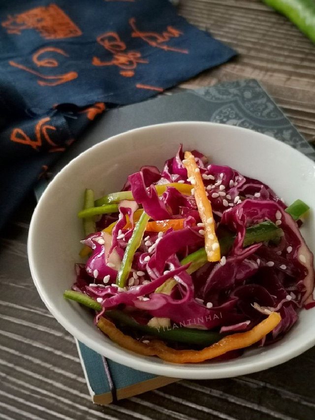 https://storage.googleapis.com/onelife-public/blog.onelife.vn/2021/11/cach-lam-salad-bap-cai-tim-ot-sung-nhanh-de-905170337795.jpeg
