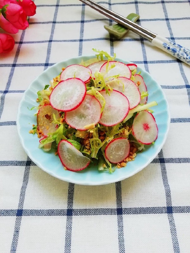 https://storage.googleapis.com/onelife-public/blog.onelife.vn/2021/11/cach-lam-salad-xa-lach-frise-tron-cu-cai-djo-mon-chay-273490829289.jpg