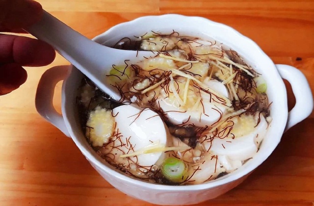 https://storage.googleapis.com/onelife-public/blog.onelife.vn/2021/11/cach-lam-soup-toc-tien-mon-chay-130564645956.jpeg
