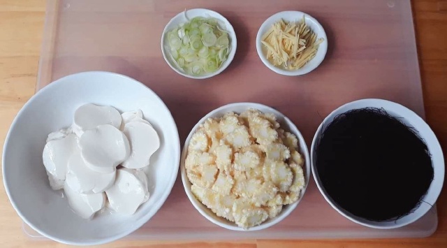 https://storage.googleapis.com/onelife-public/blog.onelife.vn/2021/11/cach-lam-soup-toc-tien-mon-chay-582639202753.jpeg