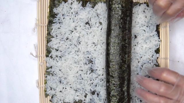 https://storage.googleapis.com/onelife-public/blog.onelife.vn/2021/11/cach-lam-sushi-hoa-anh-djao-sakura-sushi-mon-an-sang-197798055166.jpeg