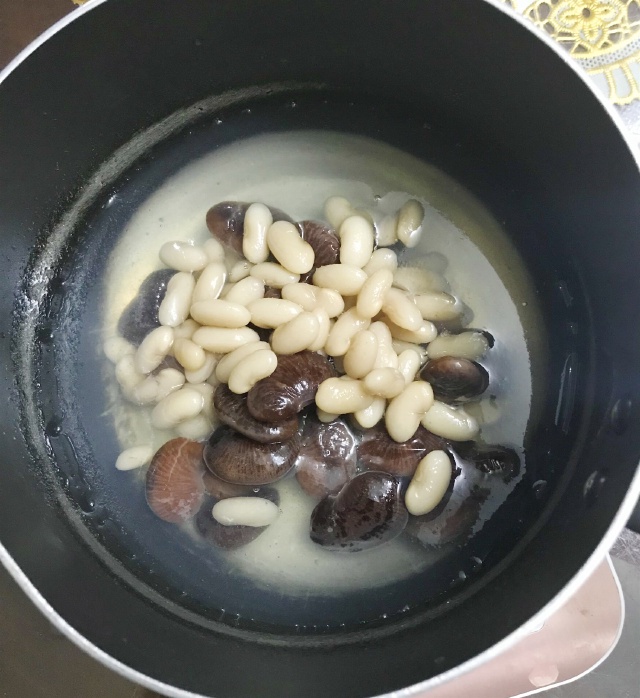 https://storage.googleapis.com/onelife-public/blog.onelife.vn/2021/11/cach-lam-yokan-thach-tra-xanh-va-cac-loai-djau-mon-trang-mieng-625546592459.jpeg