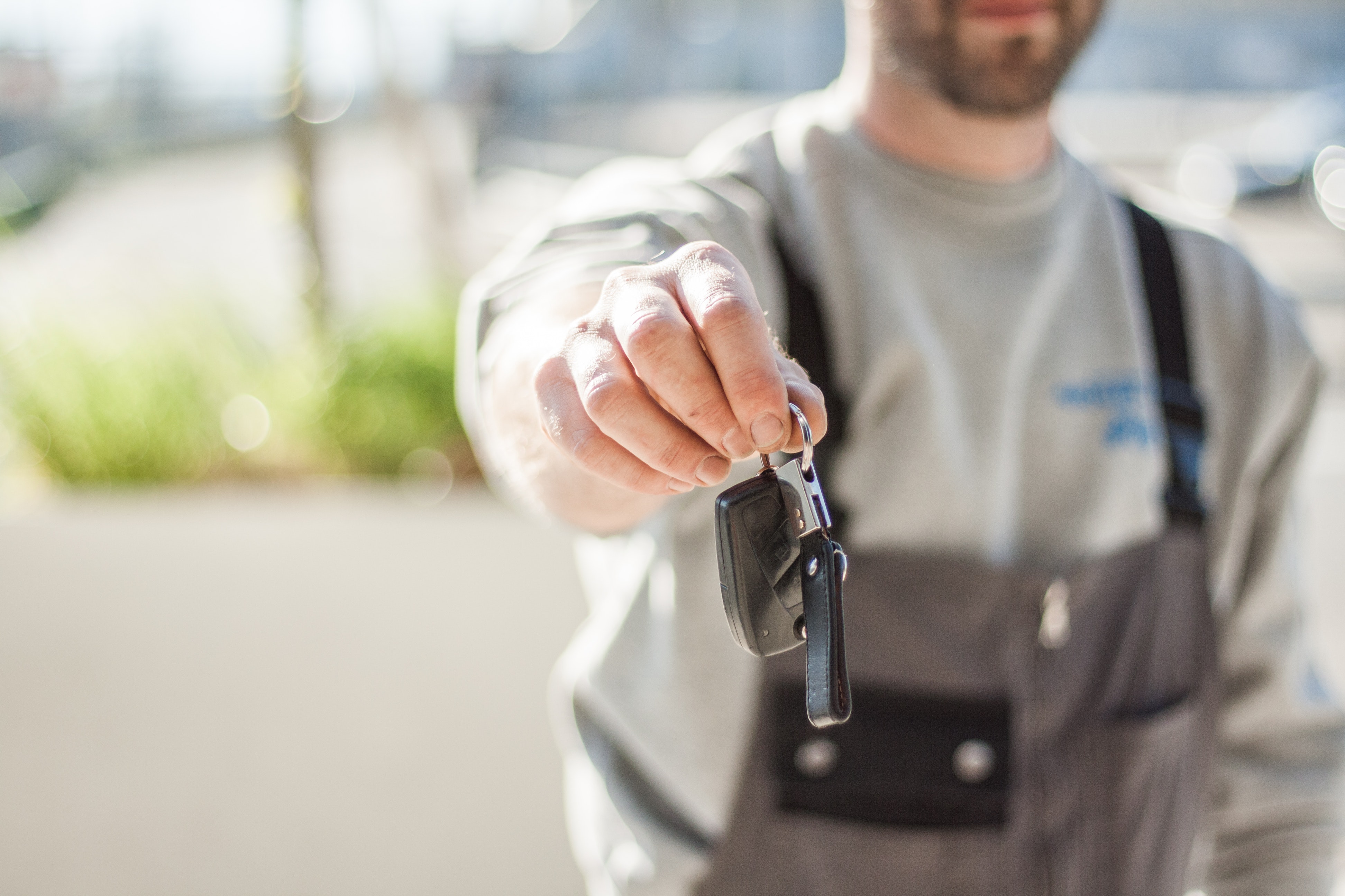 Hand in car key for repair