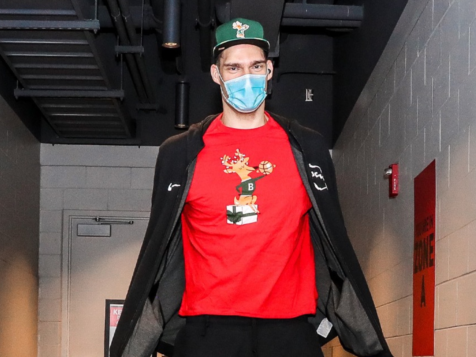 Brook Lopez in Bango shirt