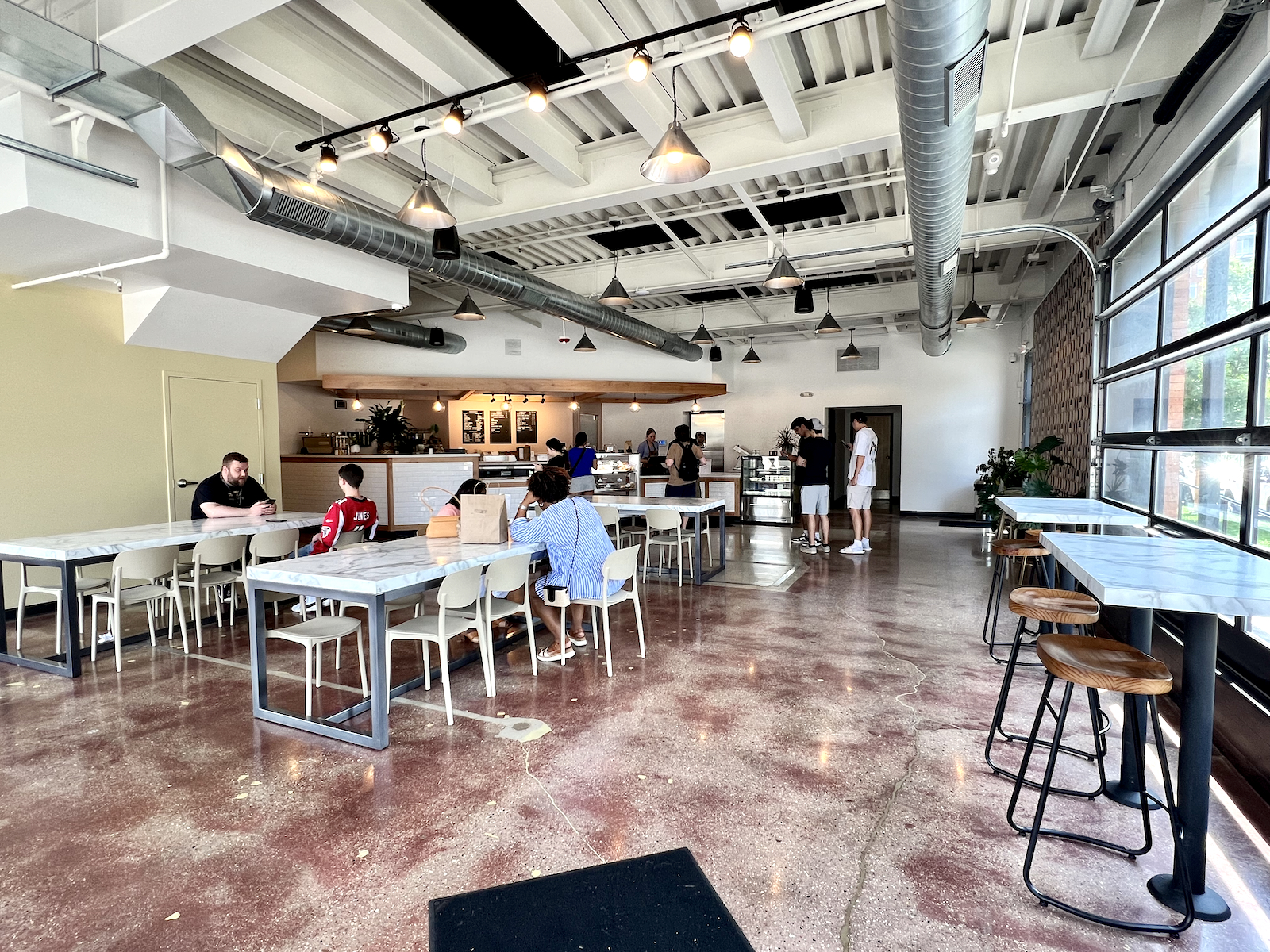 Dining room at Allie Boy's on Farwell