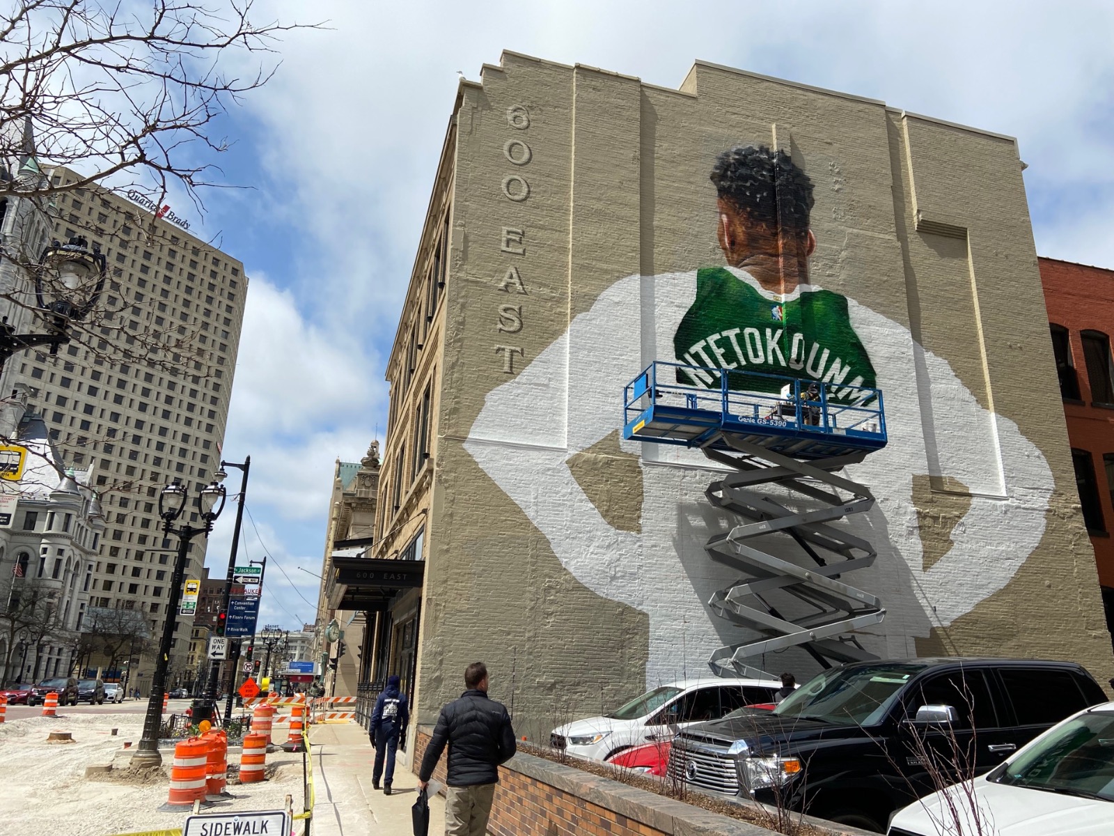 Take a look at the sweet new Downtown Giannis mural