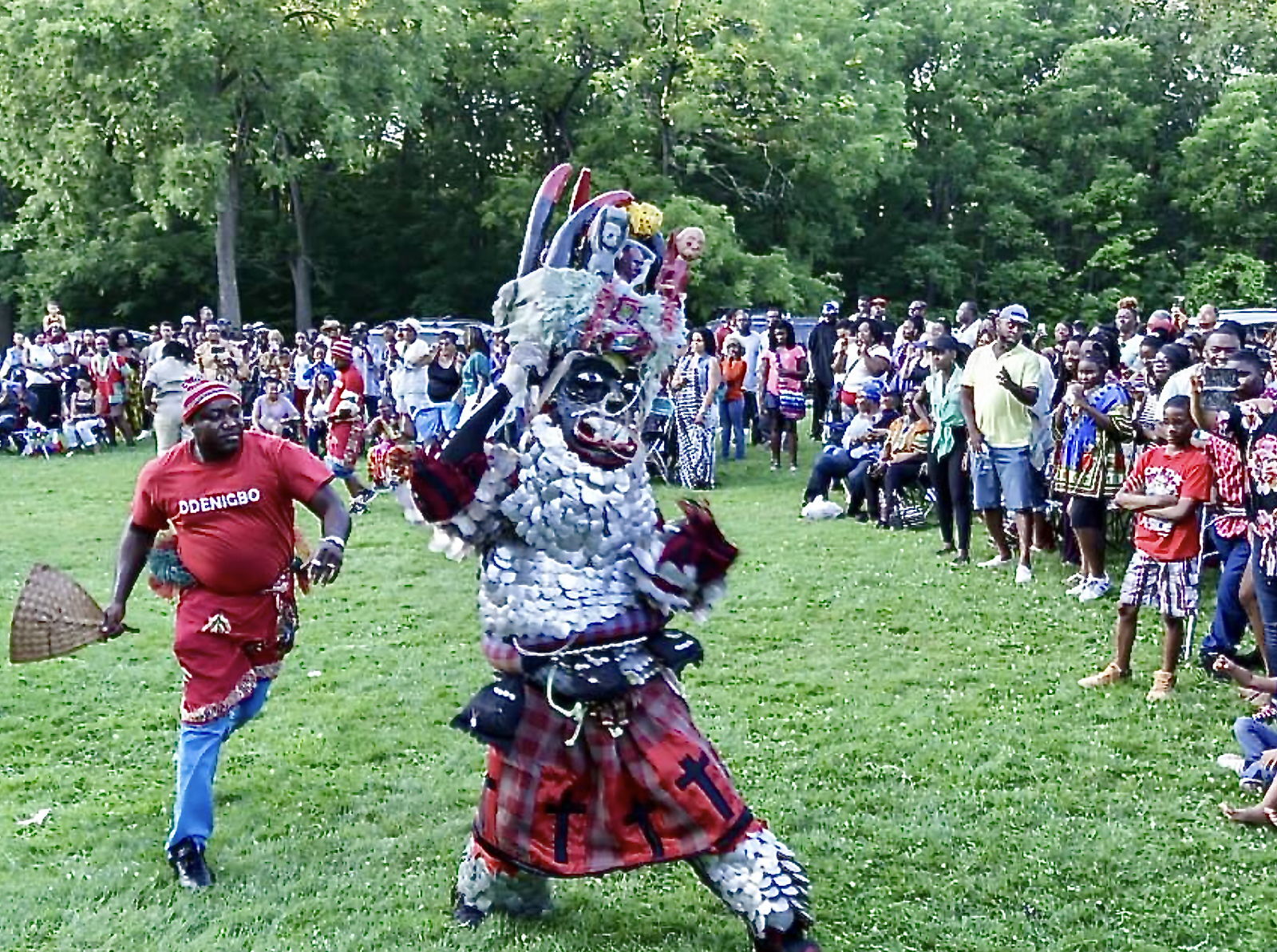 Bailarines de disfraces de Odenigbo