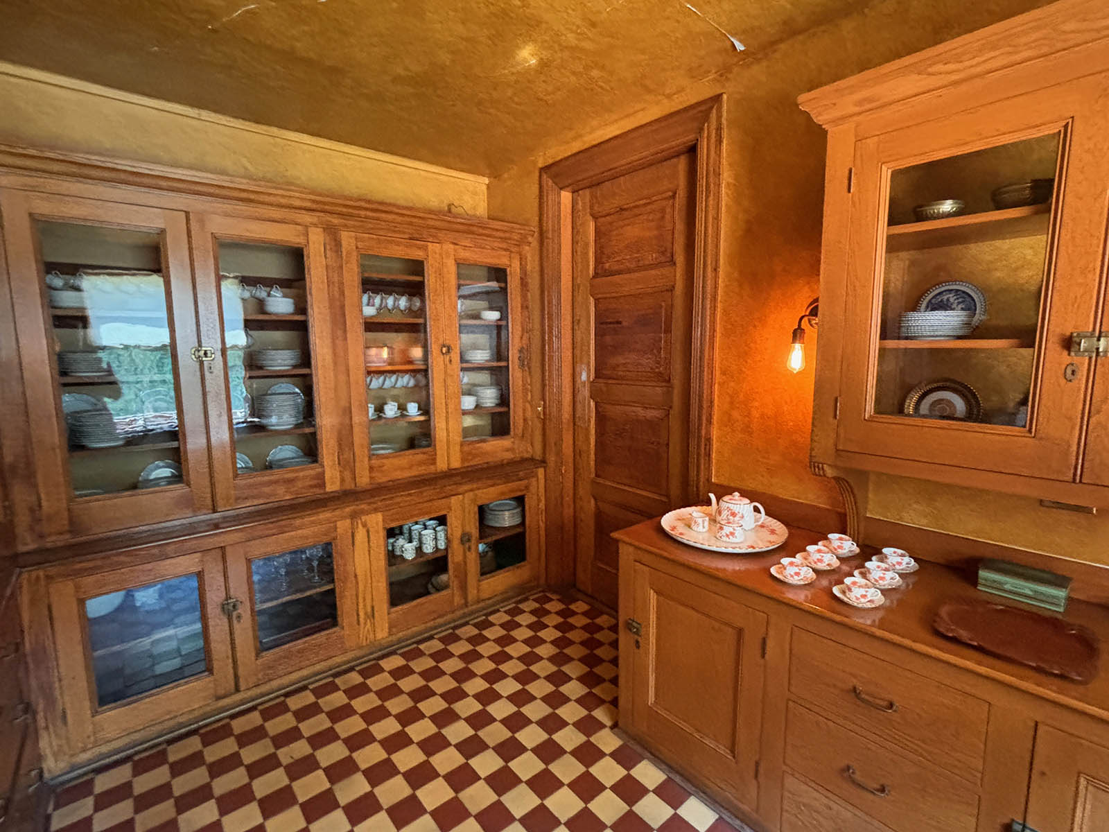 Butler's pantry.