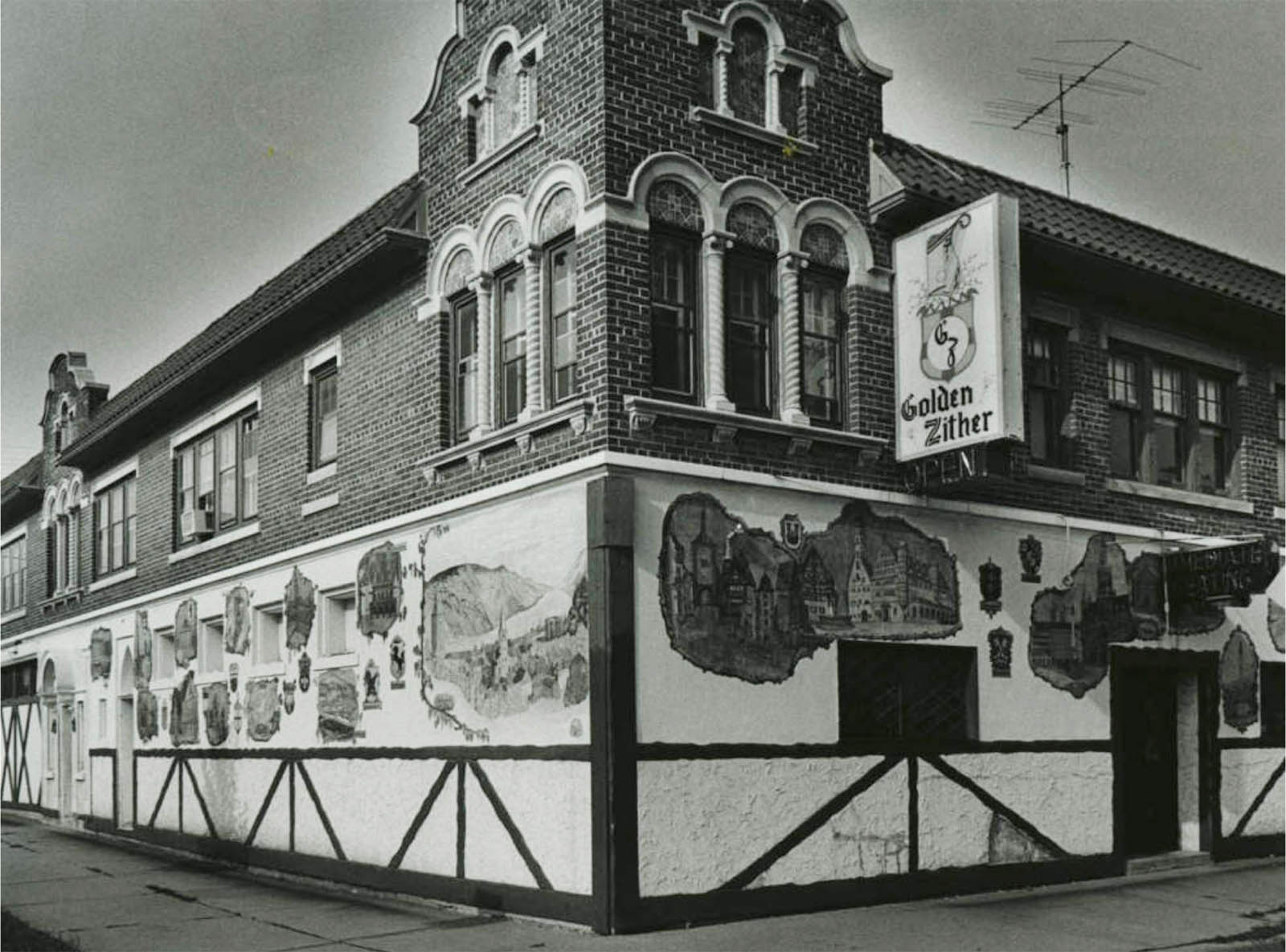 Urban spelunking: O'Brien's Pub & the former Golden Zither