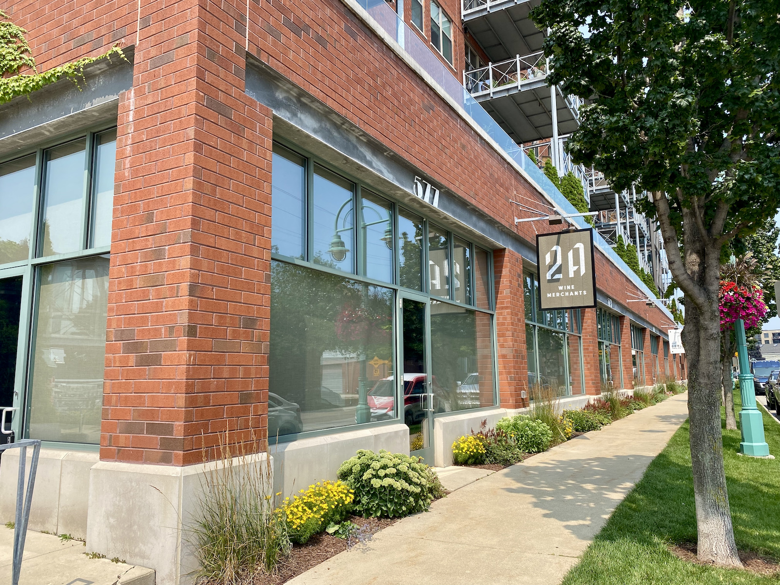 Exterior of 2A Wine Merchants