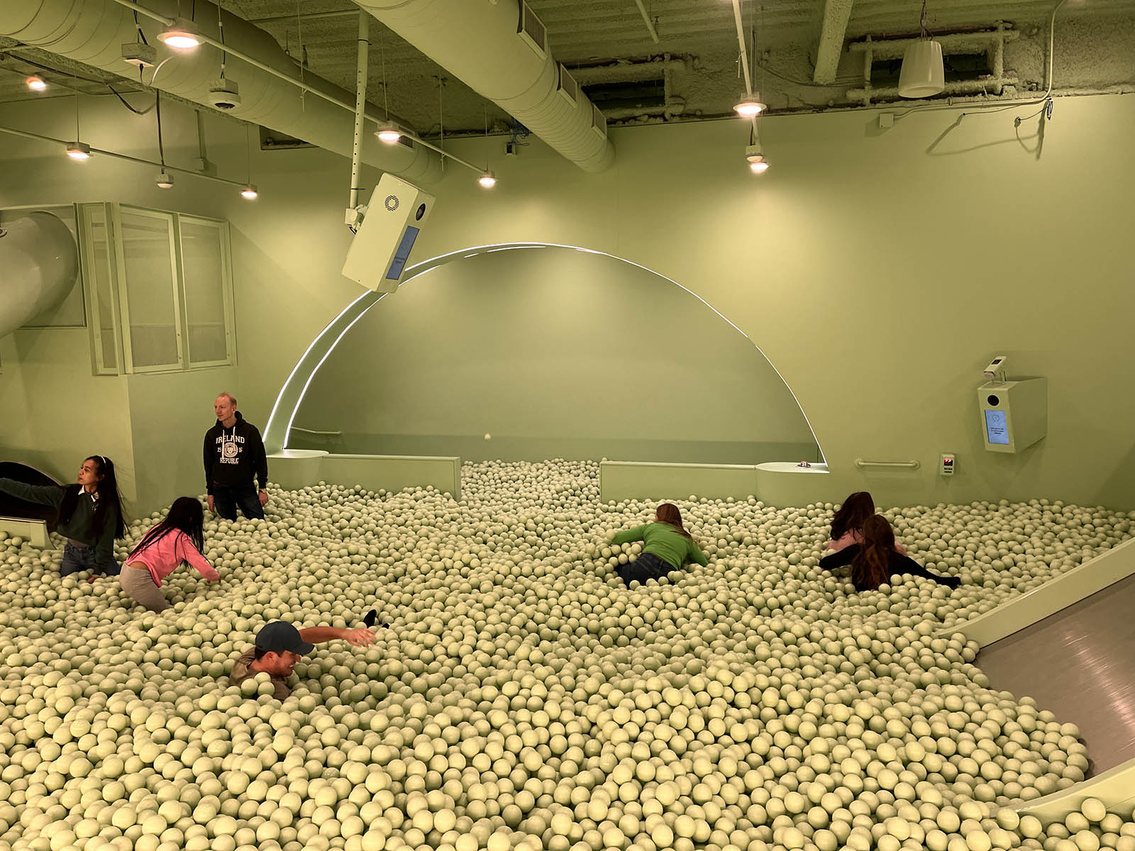 Ball pit