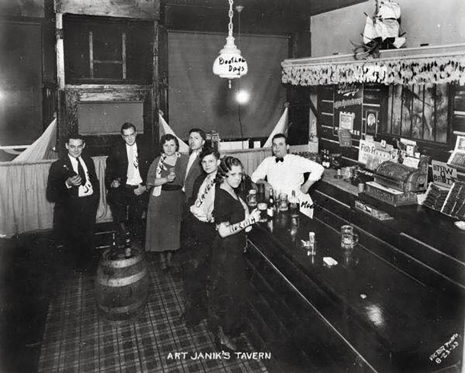 Two six-packs of vintage Milwaukee tavern photos and videos