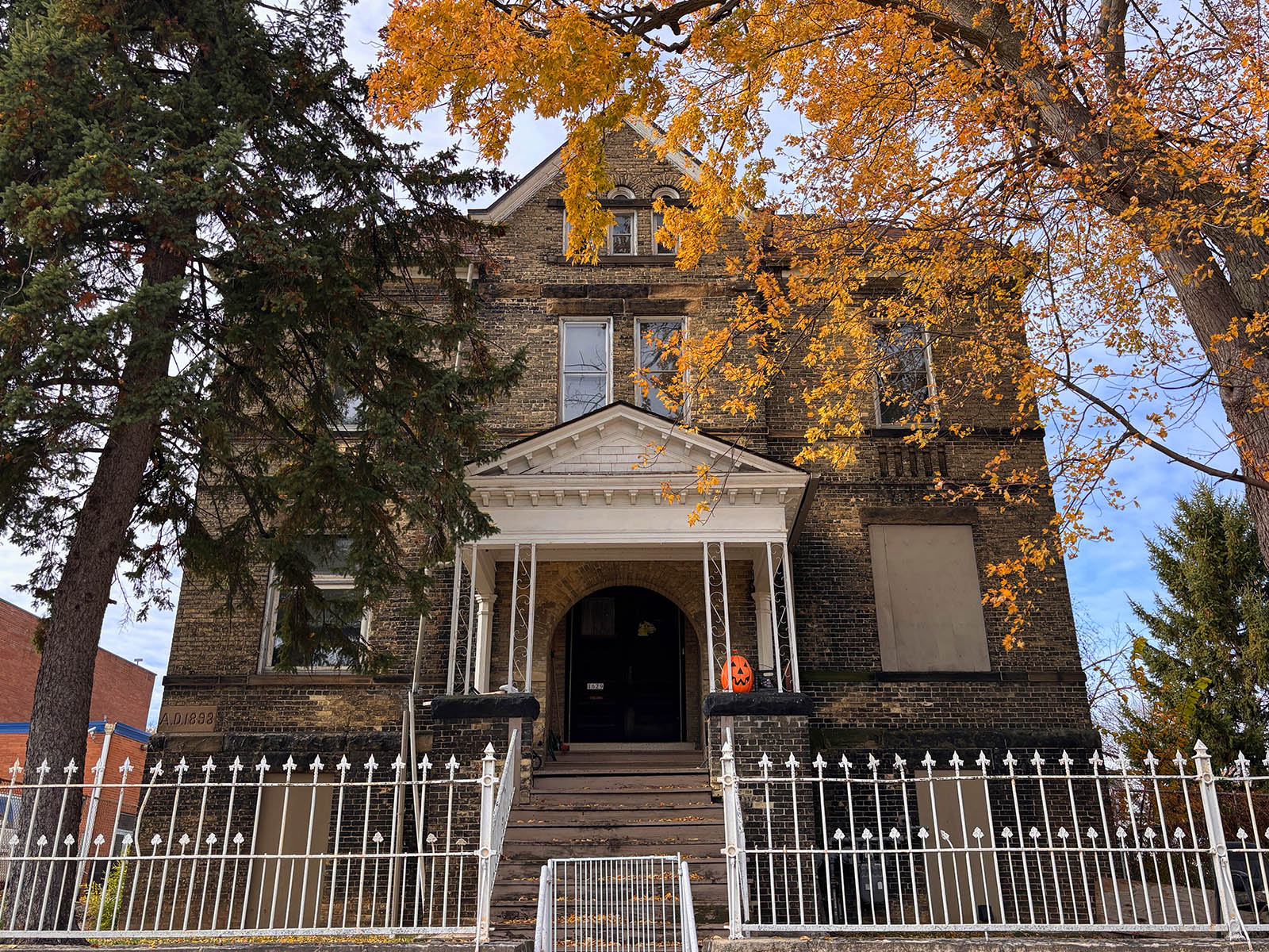 フランス1890s'ヴィクトリアイパーン グリーンオパールセント ヴァセリンSP Urban spelunking: St. Vincent de Paul Church, now a County Landmark