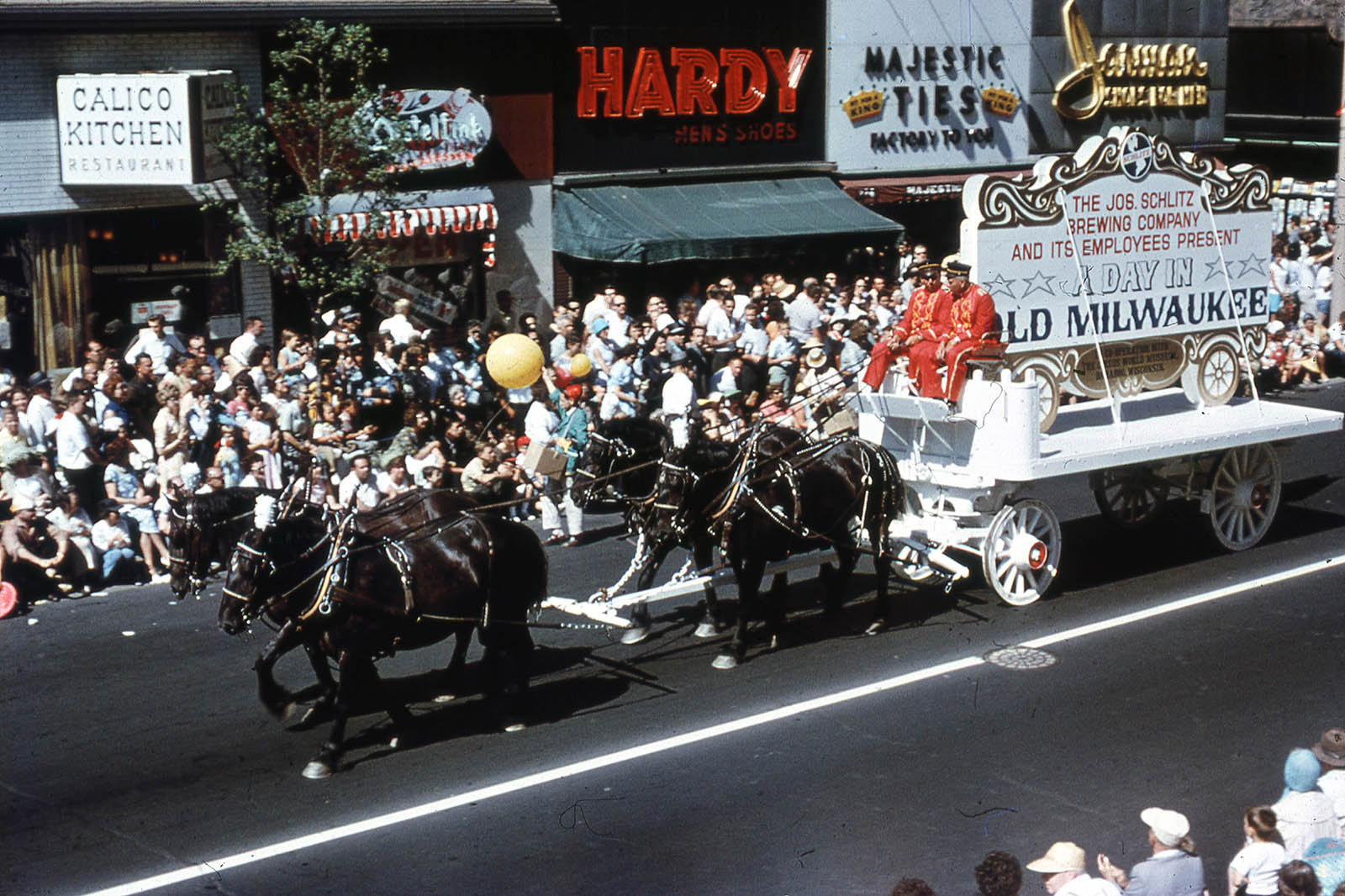 Amazing images capture Milwaukee's first Great Circus Parade