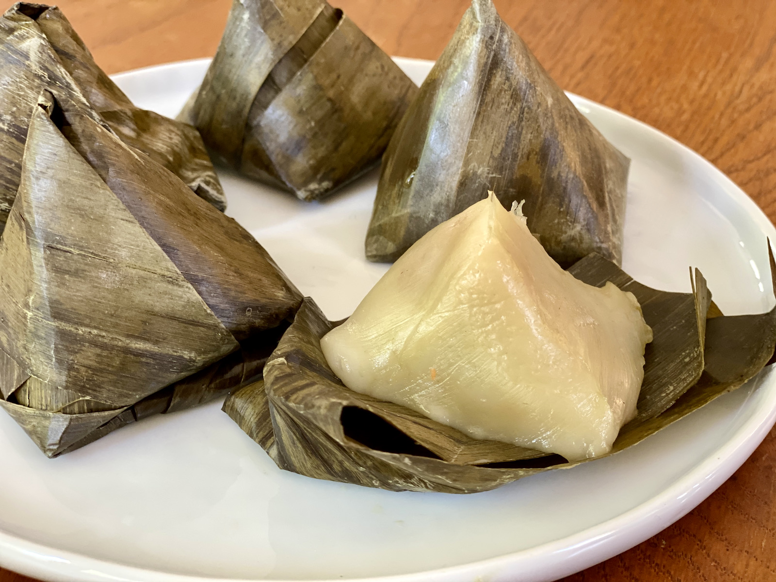 Kanom nob (steamed glutinous rice dough stuffed with caramelized coconut)