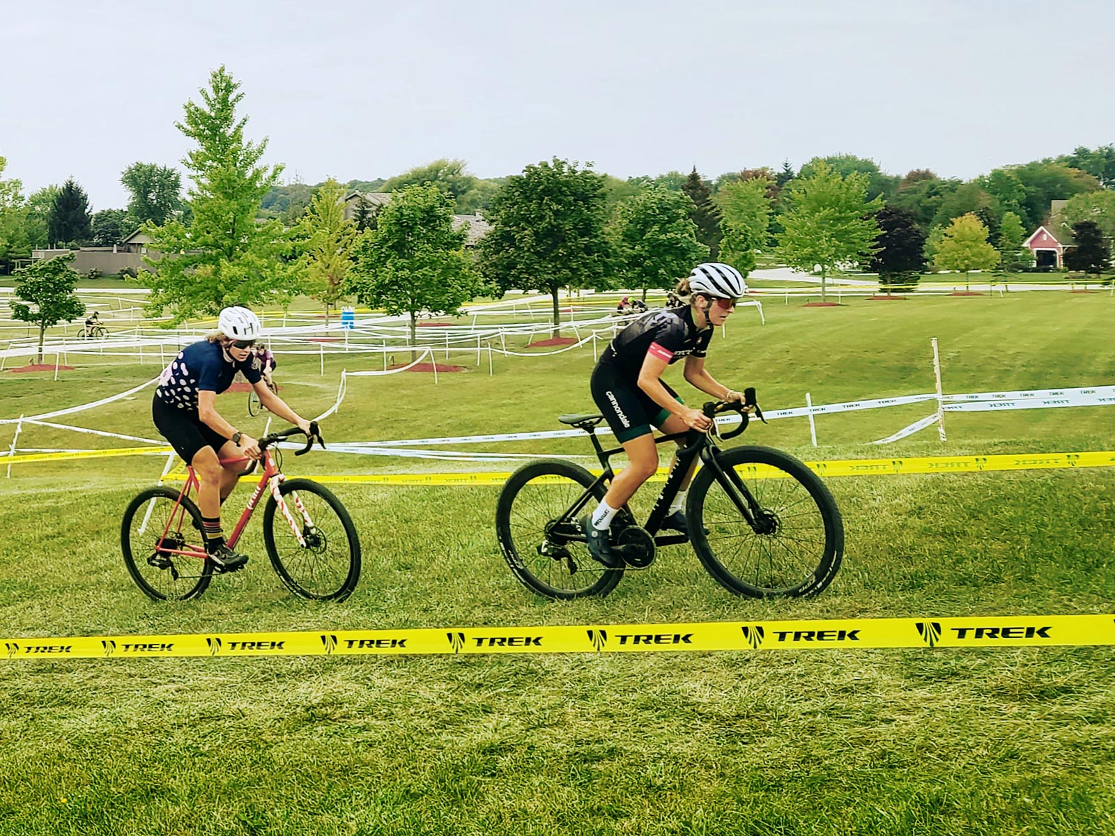 Kaitie Keough and Austin Killips battle up the hill at LAPT Lion Cross 2021.